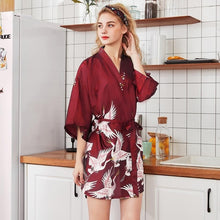 Load image into Gallery viewer, Peignoir femme soie satin courrt  Robe Kimono